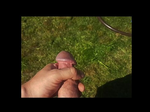 ❤️ Una guapa calenta es folla el seu cony rosa i es corre amb un esquitxat en un jardí d'estiu ️❌ Sexe de qualitat al ca.amzhoka.top ❌